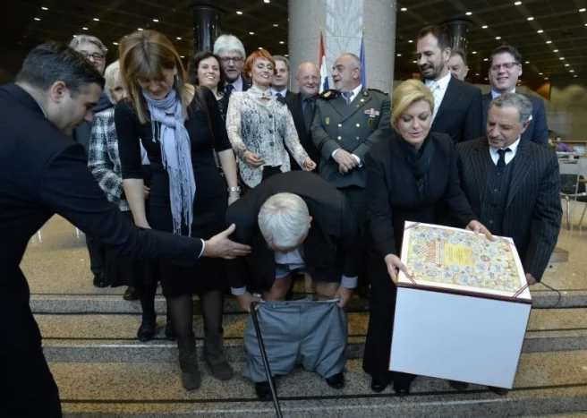 PXL_081215_12366530-656x467