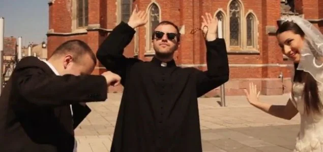 ŠJORA FILE BI OŽENILA SVE POPE